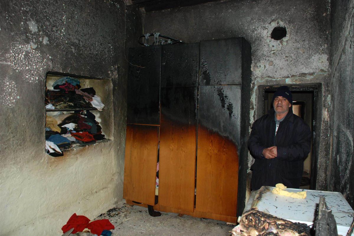 Karatay Belediyesinden Evi Yanan Aileye Yardım