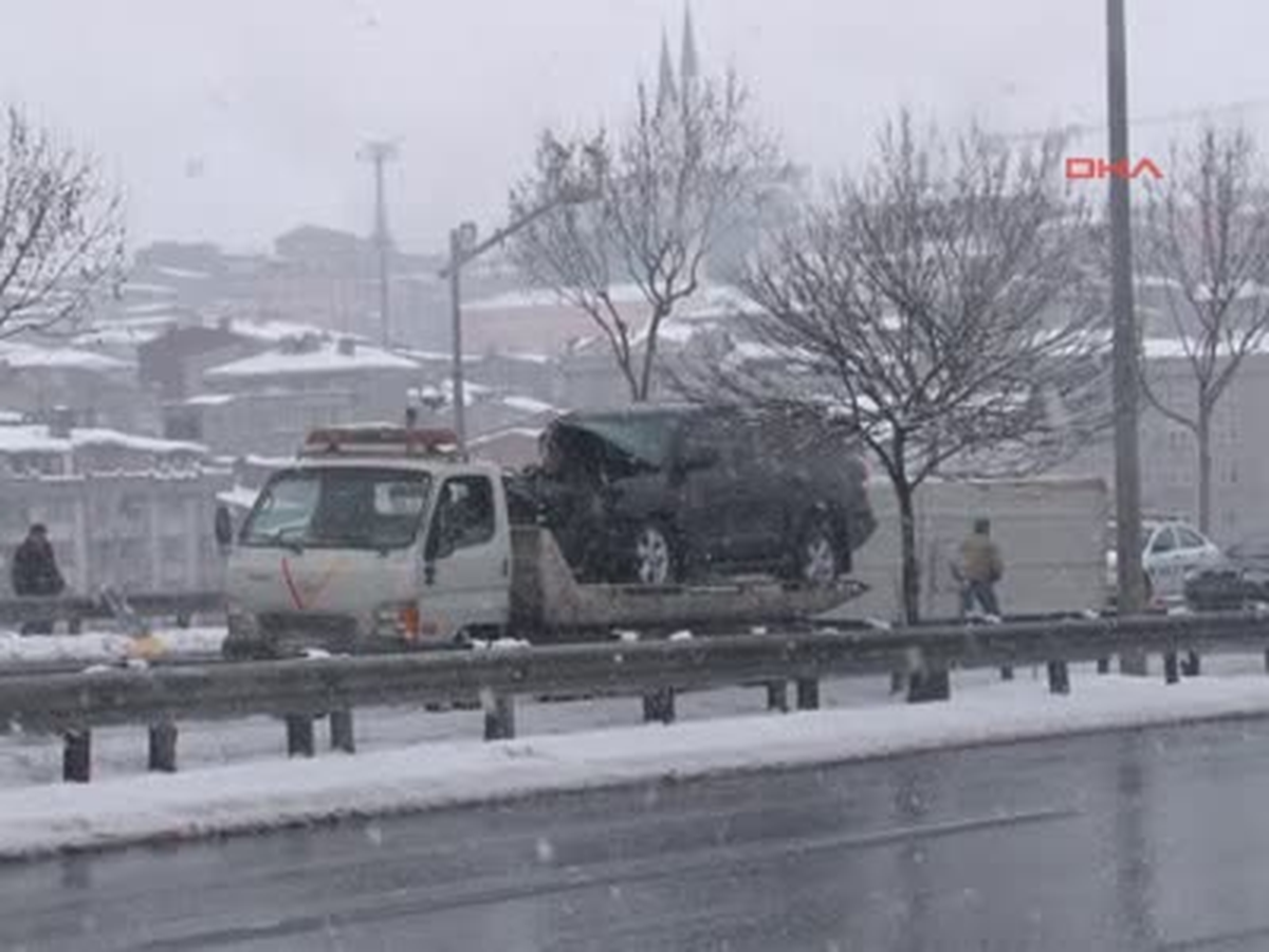 ) Kaza Anı Trafik Kamerasında
