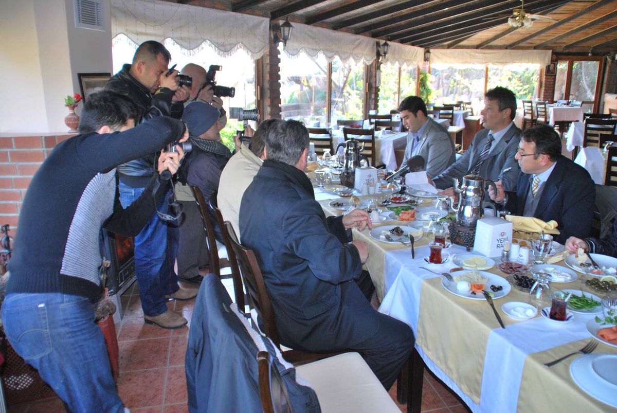 Marmaris MHP\'de Başkanlık Yarışı Devam Ediyor