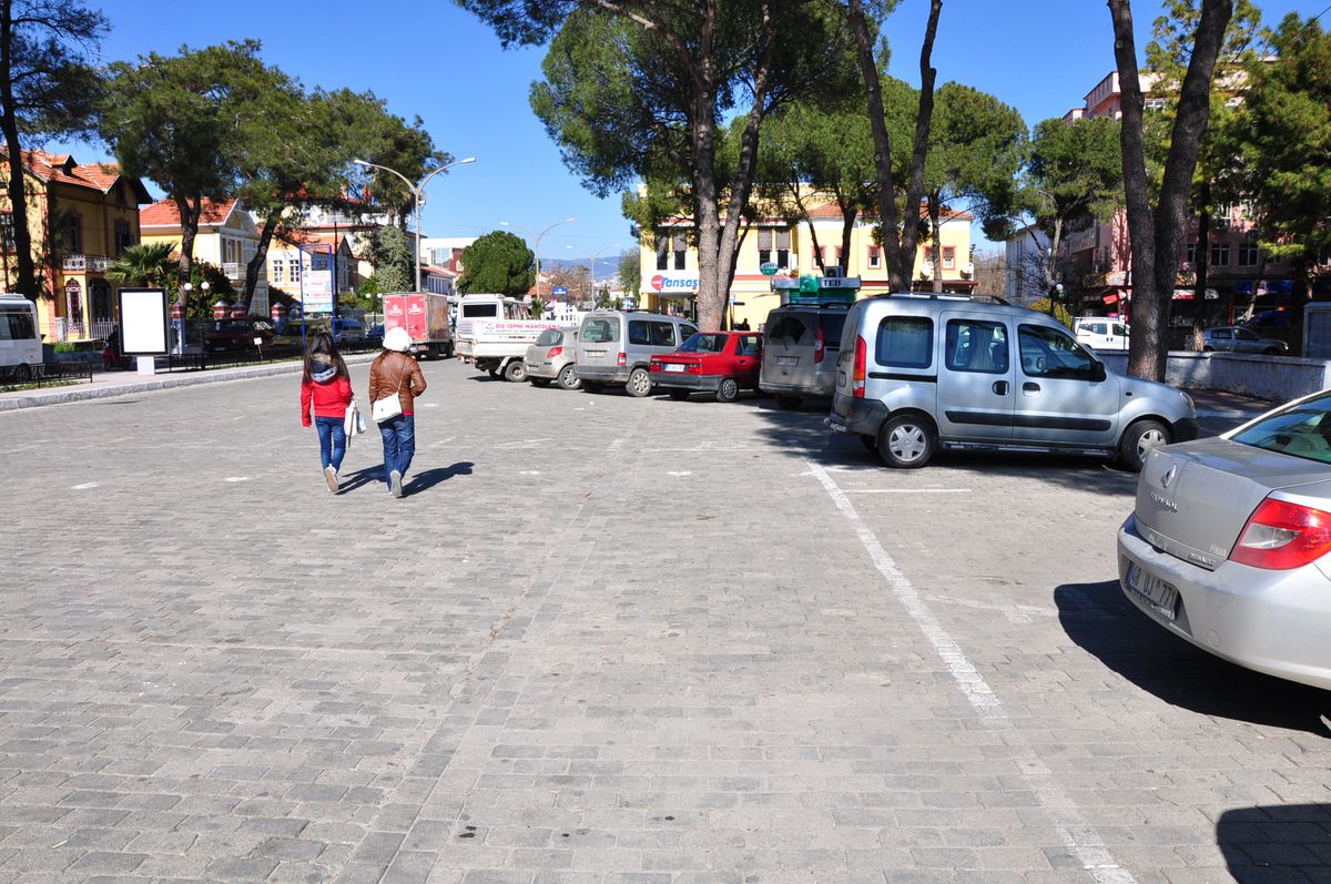 Milas'ta Otopark Dubaları Kaldırıldı