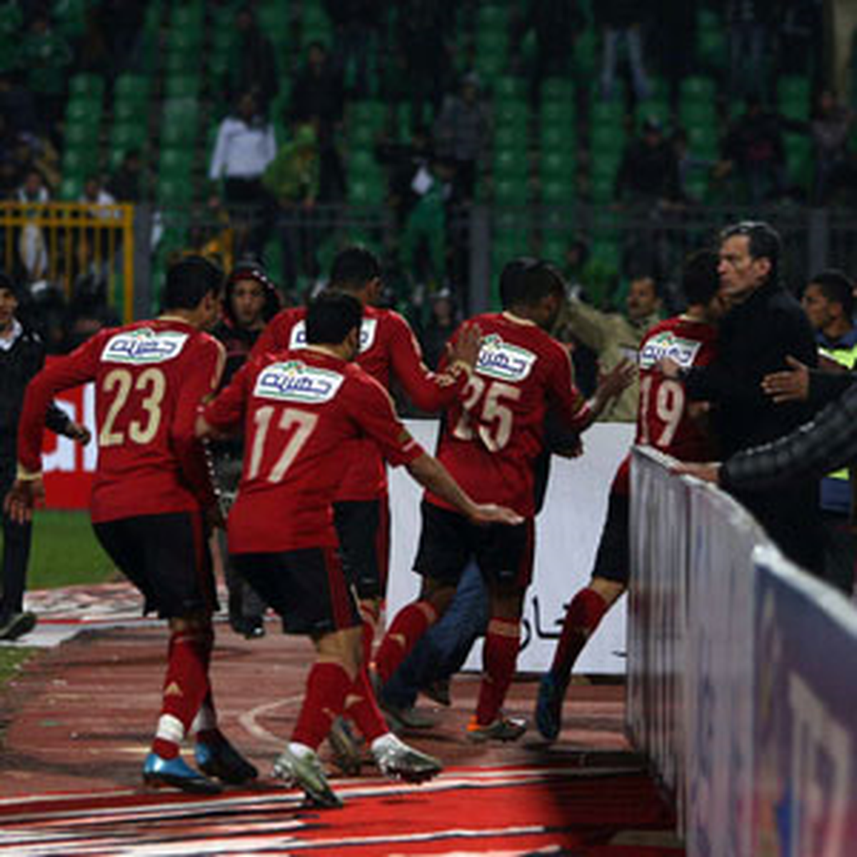 Mısır'da Futbol Terörü: 73 Ölü, 180 Yaralı