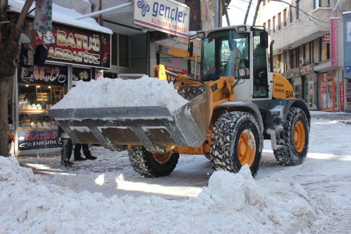 Nevşehir Belediyesi Kar Mesaisini Sürdürüyor