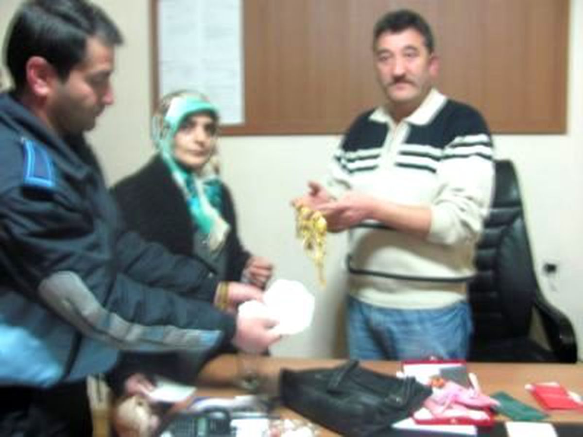 Otobüste Yarım Kilo Altını Unuttu