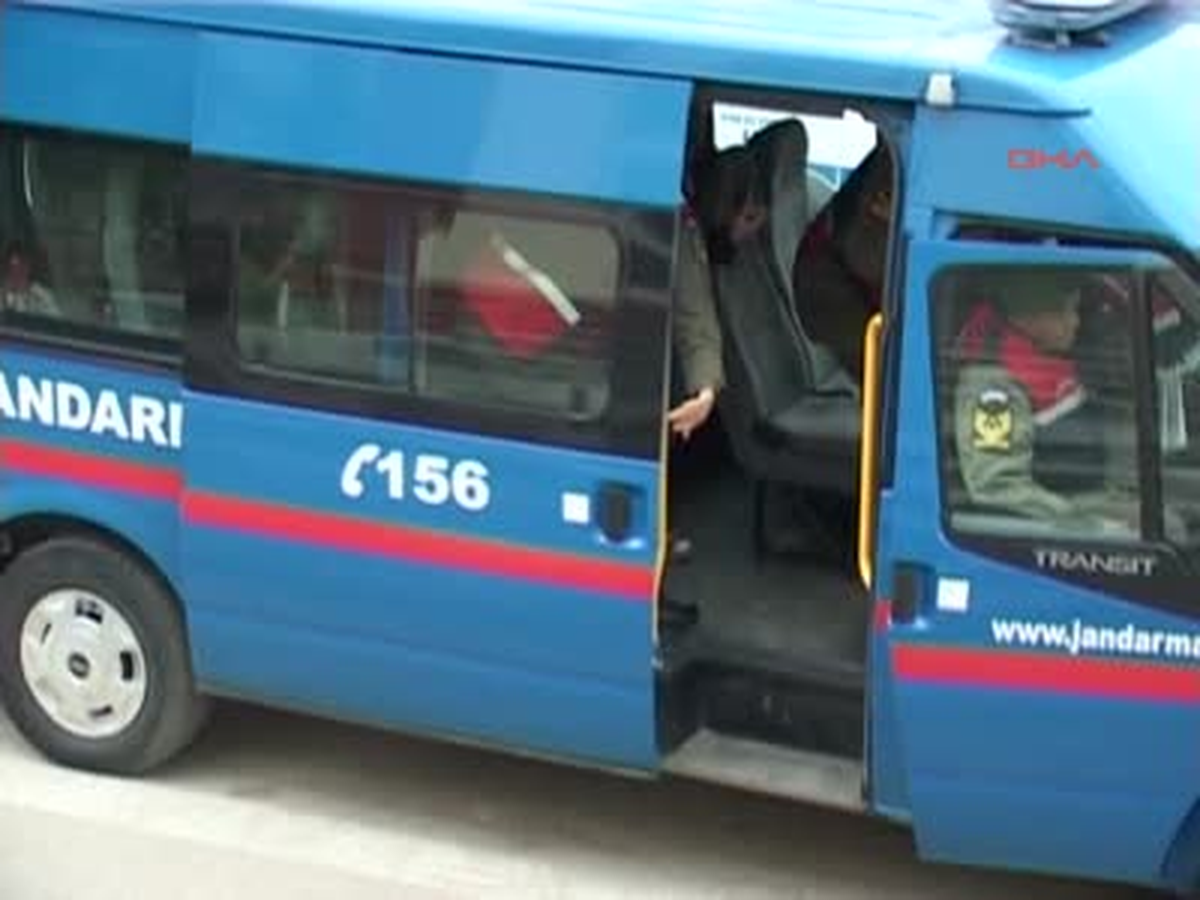 Sahte Astsubay Yakalandı Sahte Astsubay Yakalandı Adana'nın Kozan İlçesi'nde Kendini Karakol...