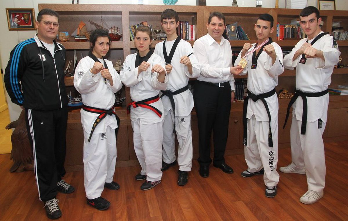 Taekwondo'da Şampiyon Konak'tan