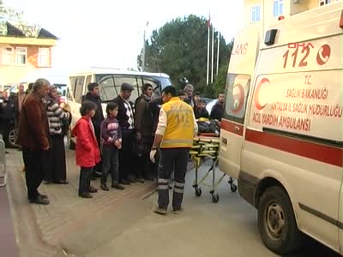 Takla Atan Otomobilde 3 Kişi Yaralandı