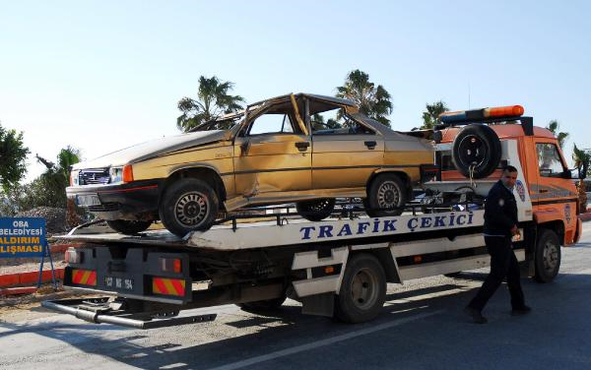 Takla Atan Otomobilde 3 Kişi Yaralandı