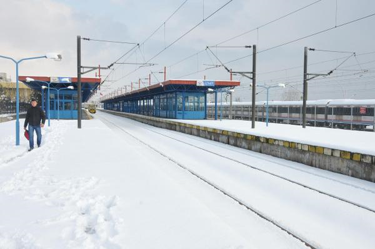 Tren Seferleri Durdu, Demiryolu Beyaza Büründü