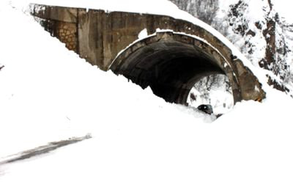 Tunceli- Erzincan Karayolunda Çığ Düştü, Gazeteciler de Son Anda Kurtuldu(2)