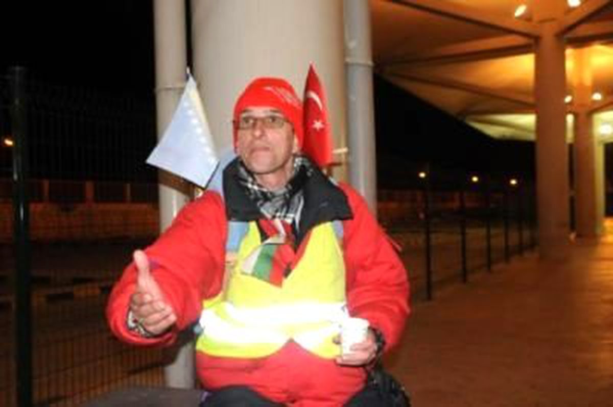 Yürüyerek Mekke\'ye Gidecek!