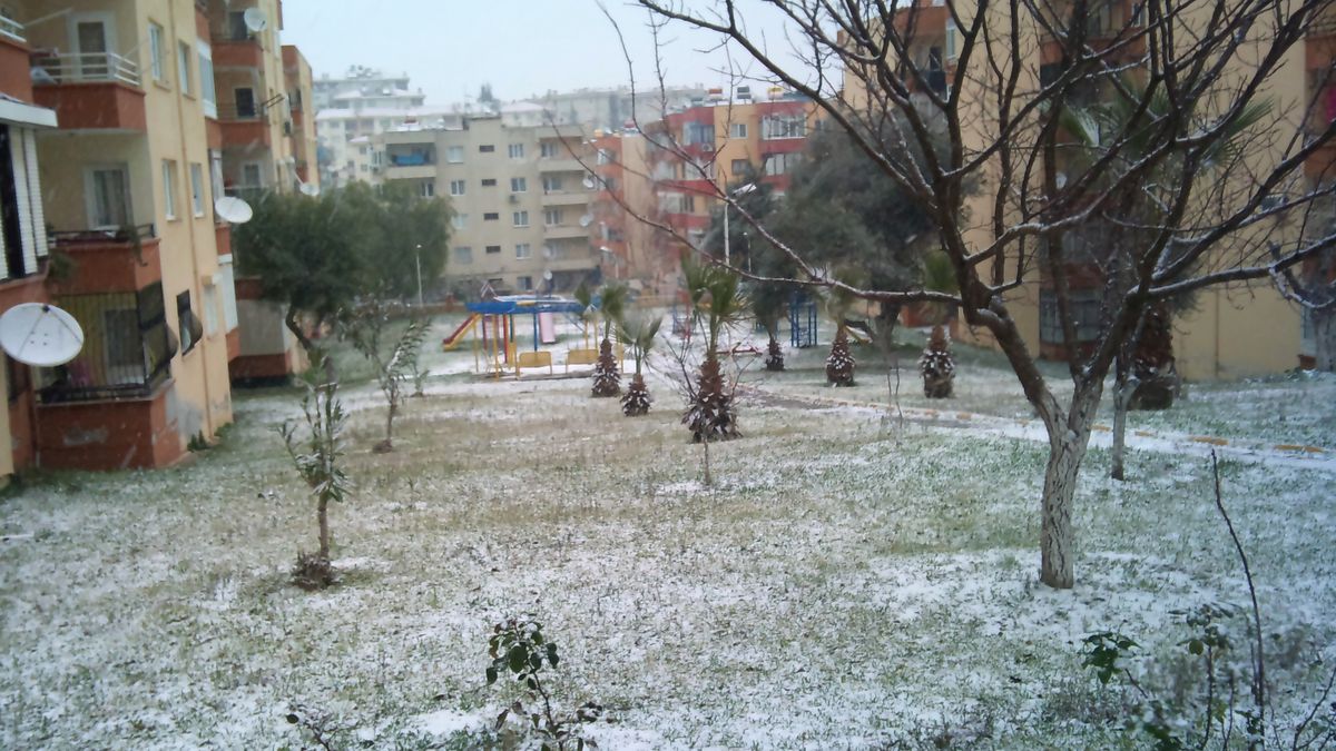 10 Yıl Sonra Kuşadası'na İlk Kar