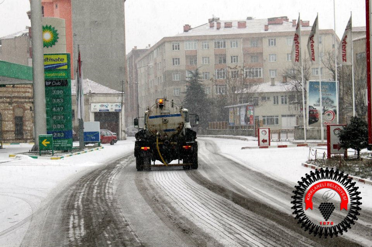 14 Ton Solüsyon Kar ve Buzlanmaya Karşı Yollarımıza Döküldü