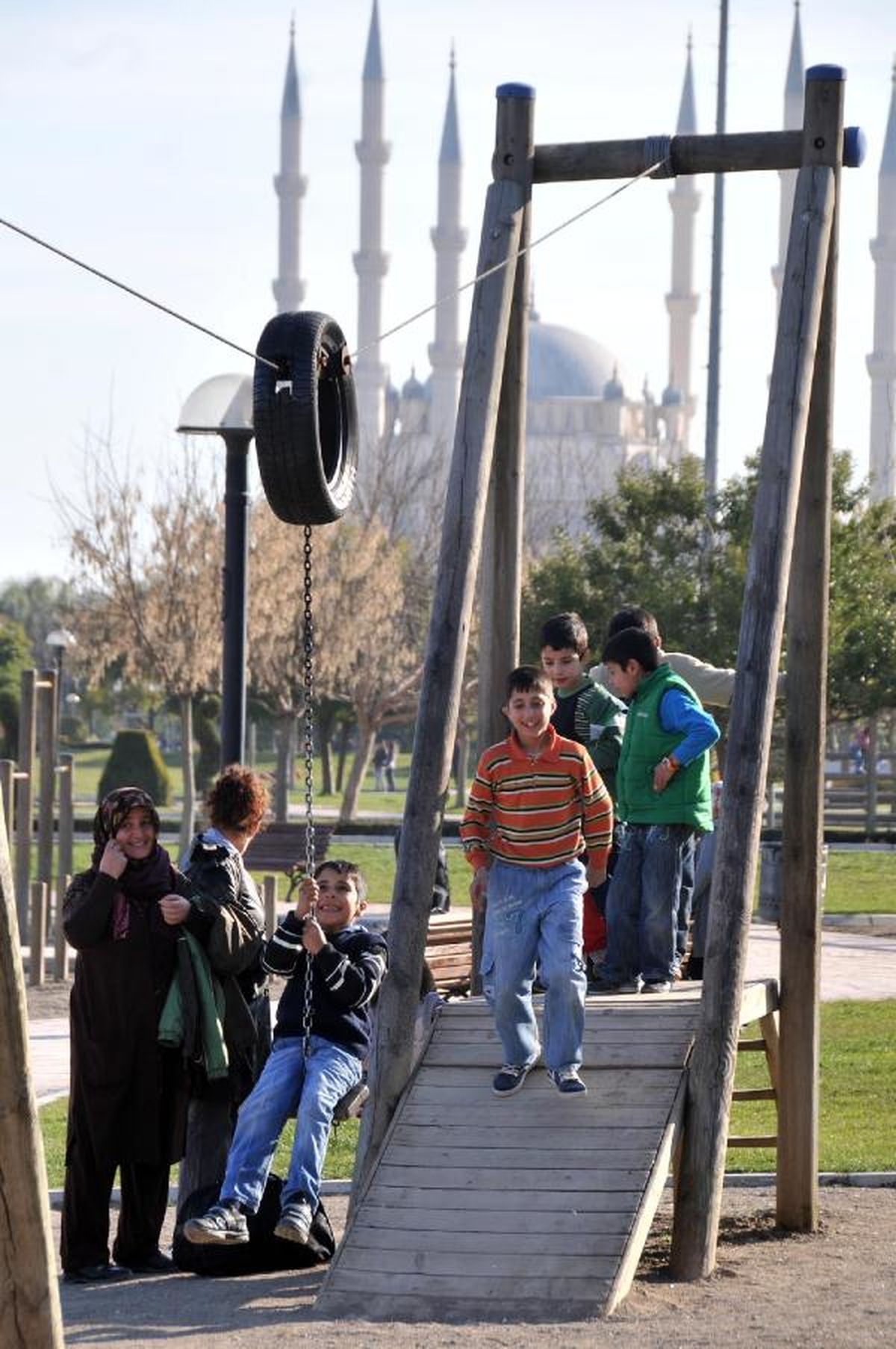 Adana\'da Kış Güneşini Görenler Parkları Doldurdu