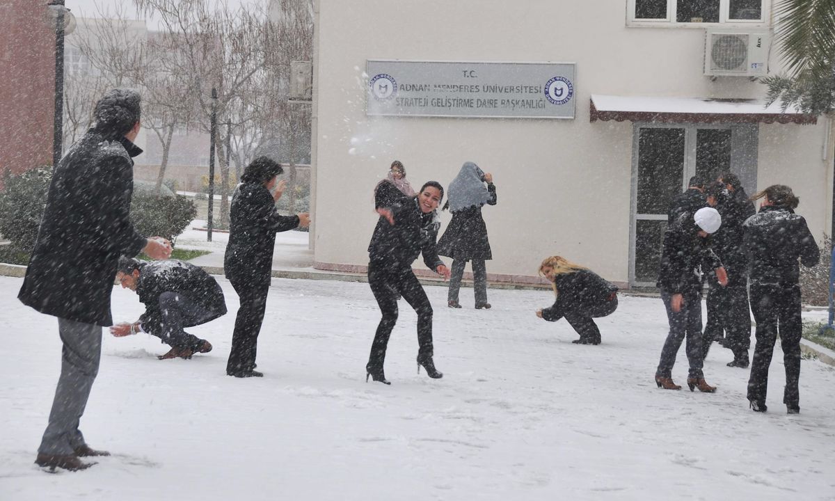 Adü'de Kar Sevinci
