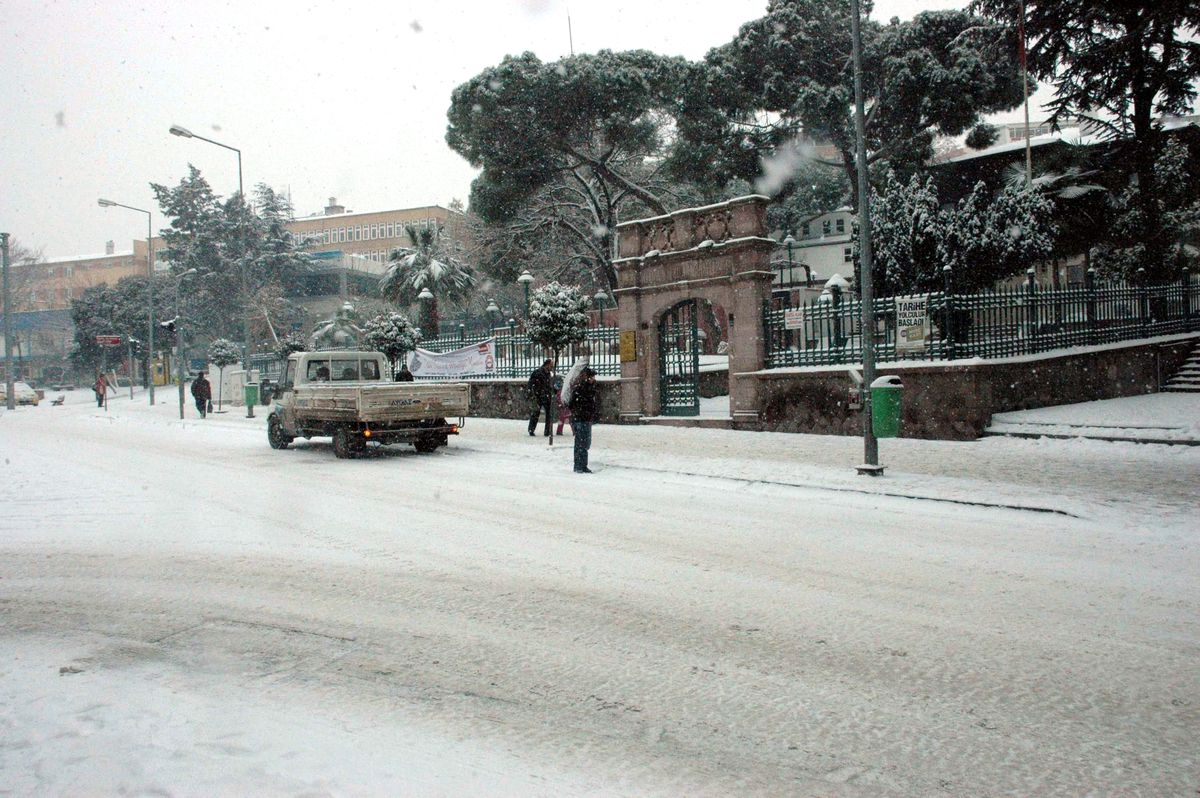 Balıkesir 'Kar'A Teslim Oldu
