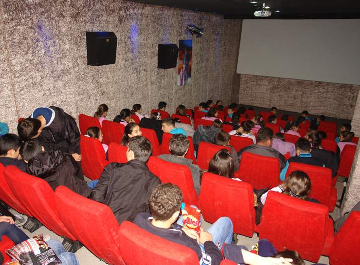 Başkan Uzuner\'den Öğrencilere Karne Hediyesi