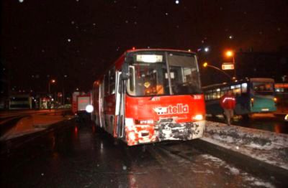 Başkent\'te Belediye Otobüsü Kaza Yaptı: 4 Yaralı