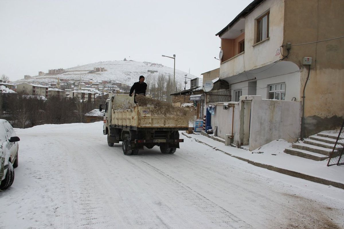 Bayburt\'ta Karla Mücadele Çalışmaları Aralıksız Sürdürülüyor