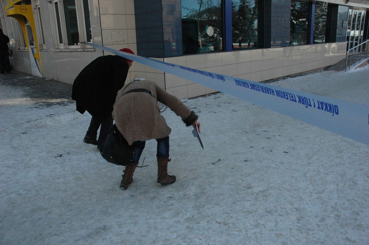 Buz Sarkıtları Tehlike Saçıyor