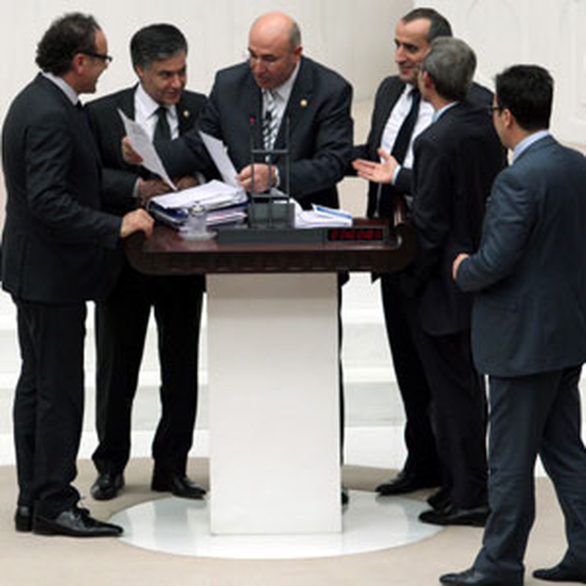 CHP'li Tanal Kürsüden İnmedi