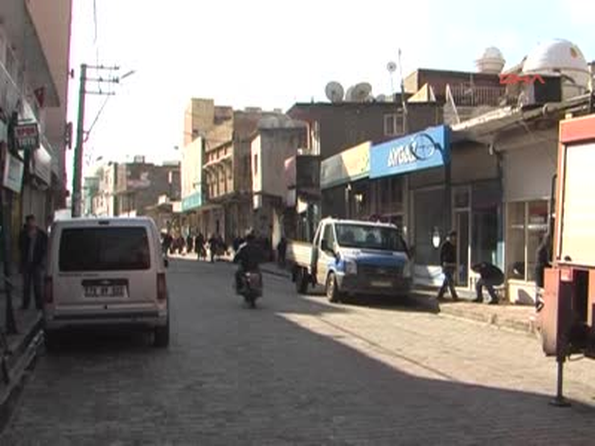 Cizre'de Mobese Kameralarına Dikenli Telle Koruma
