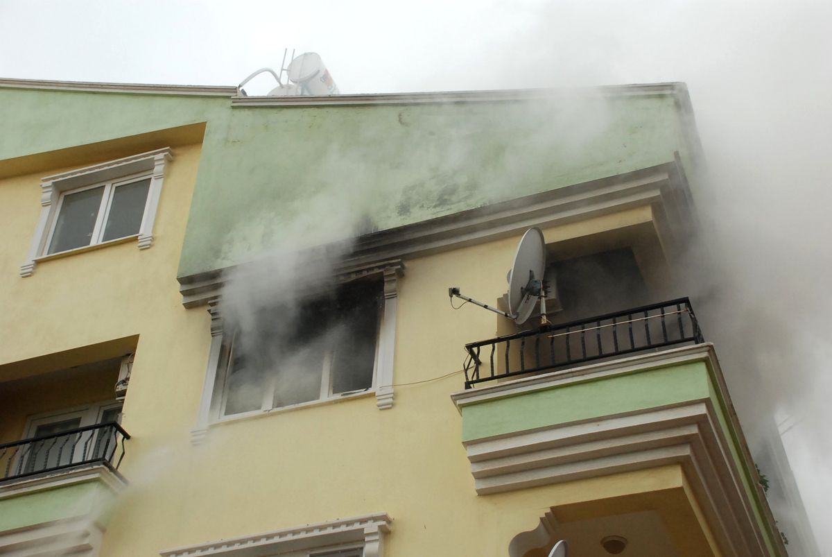Didim\'de Elektrikli Isıtıcıdan Çıkan Yangın Korkuttu