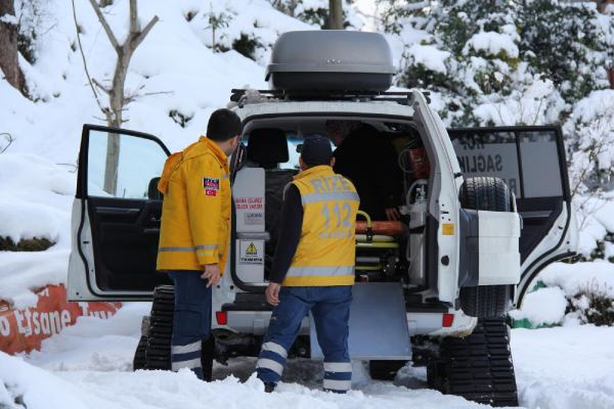 Doğum Sancısı Başlayan Kadının İmdadına Paletli Kar Ambulansı Yetişti