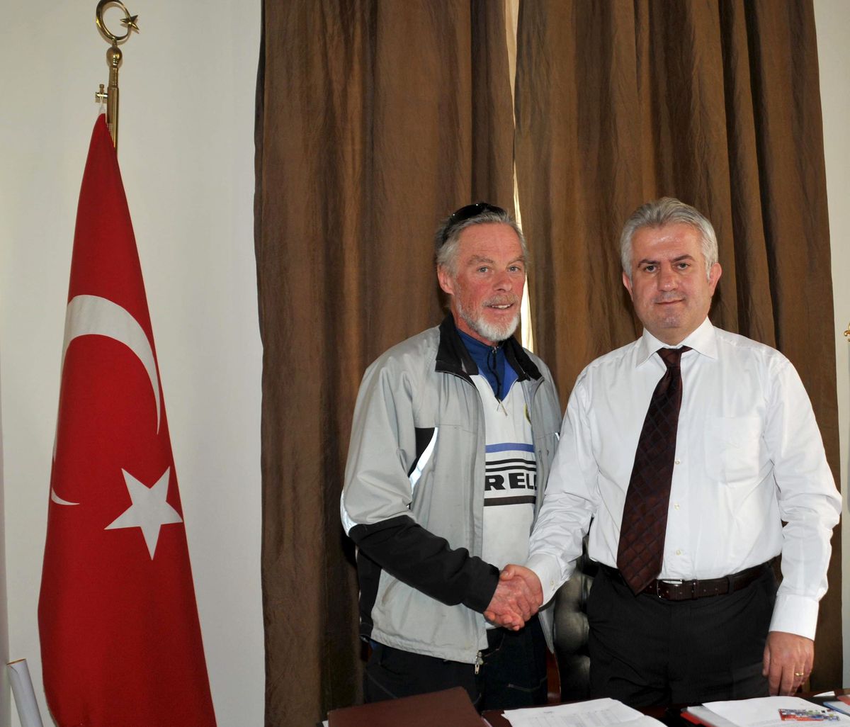 Dünya Turuna Çıkan İsviçreli Antalya Valiliği'ni Ziyaret Etti