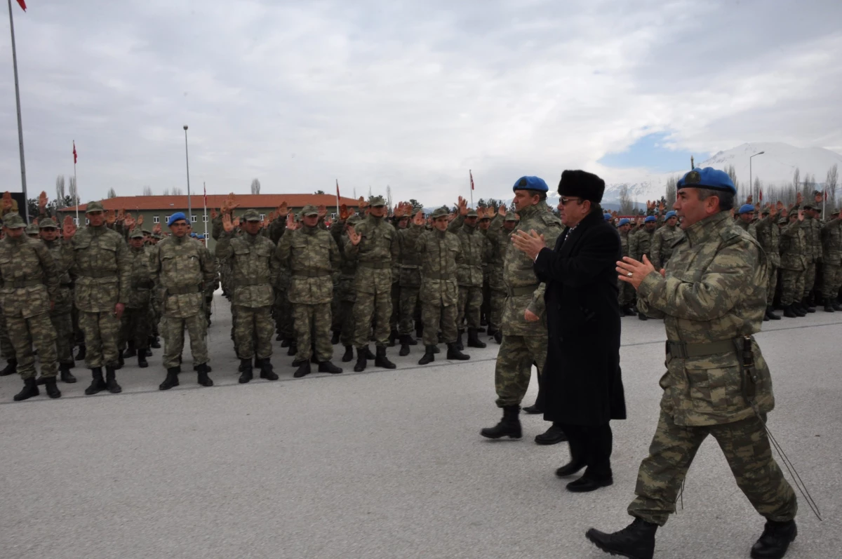 Eğitimlerini Tamamlayan Askerler, Törenle Yeni Birliklerine Uğurlandı

