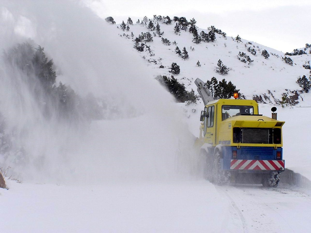 Erzincan'da 215 Köy Yolu Ulaşıma Kapandı
