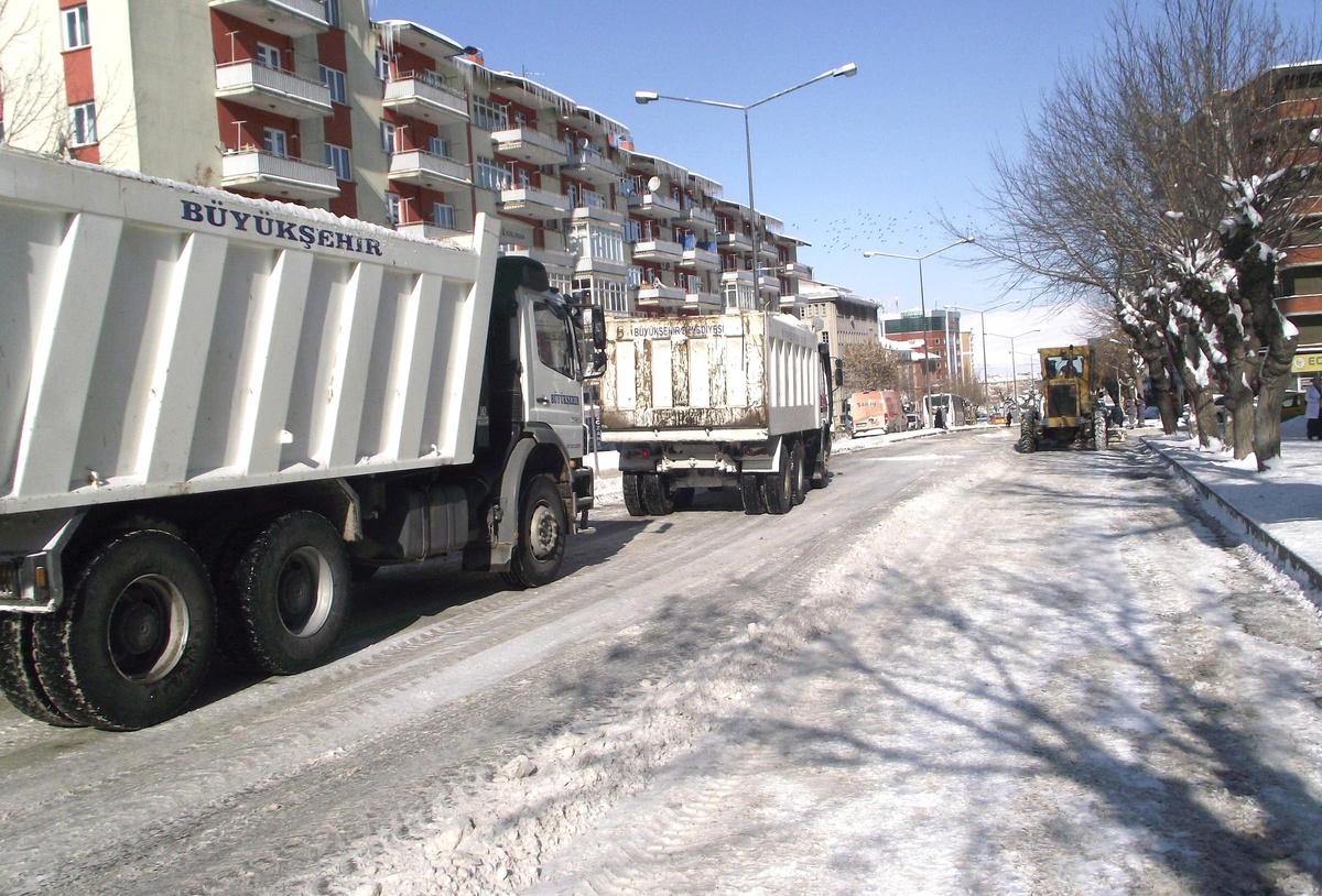Erzurum Büyükşehir Belediyesi'nden Karla Mücadele Seferberliği…