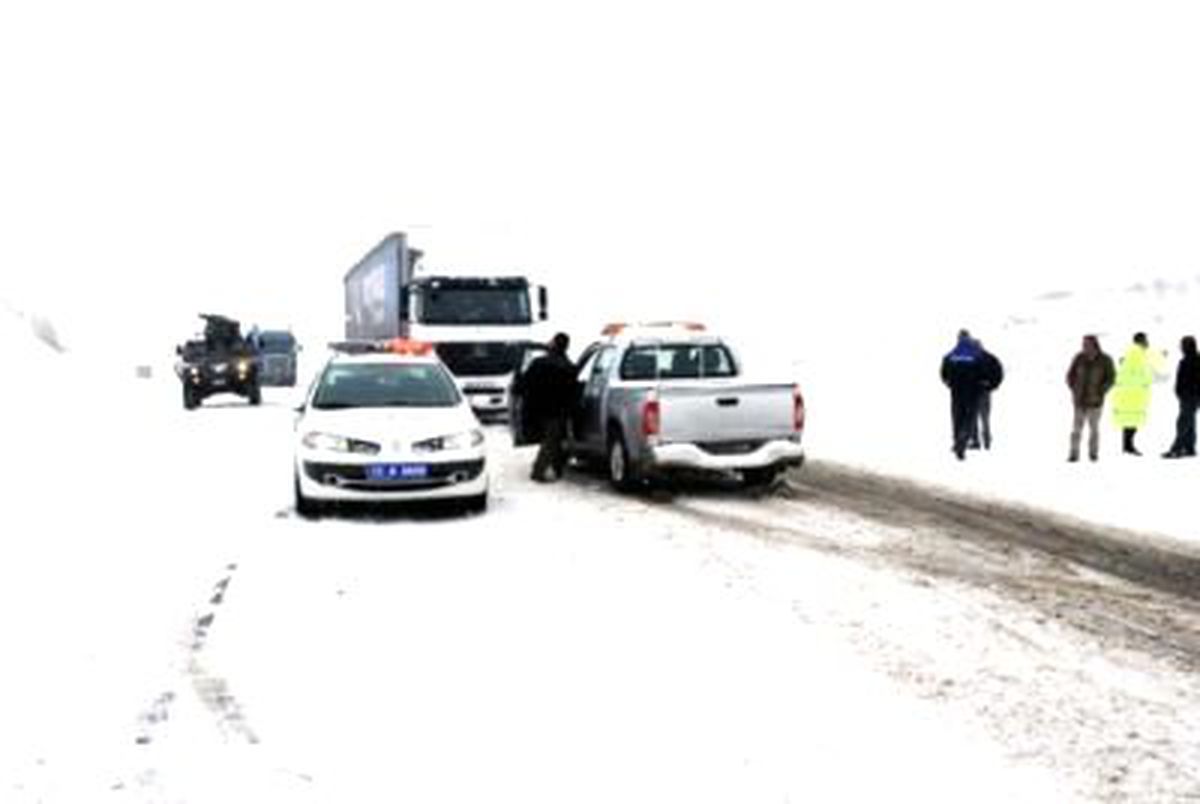 Erzurum'da Yolda Mahsur Kalanlar İçin Ekipler Seferber Oldu