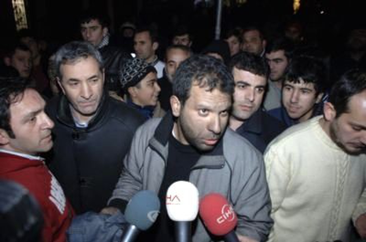 Fatih\'te Yangın Çıktı 7 Kişi Dumandan Etkilendi