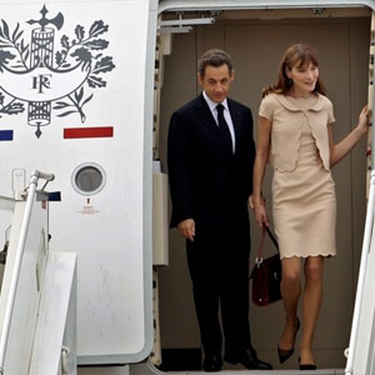 Sarkozy'e 'Jet' Suçlaması
