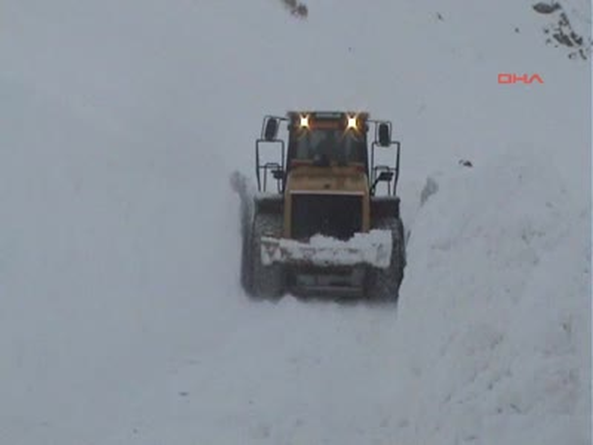 Hakkari'de Güvenlikçiler Kayak Tesisinde Mahsur Kaldı