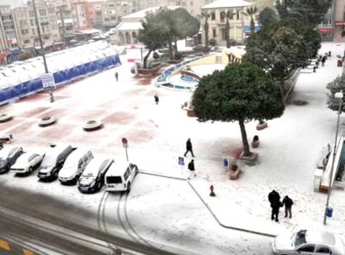 İzmir Beyaza Büründü