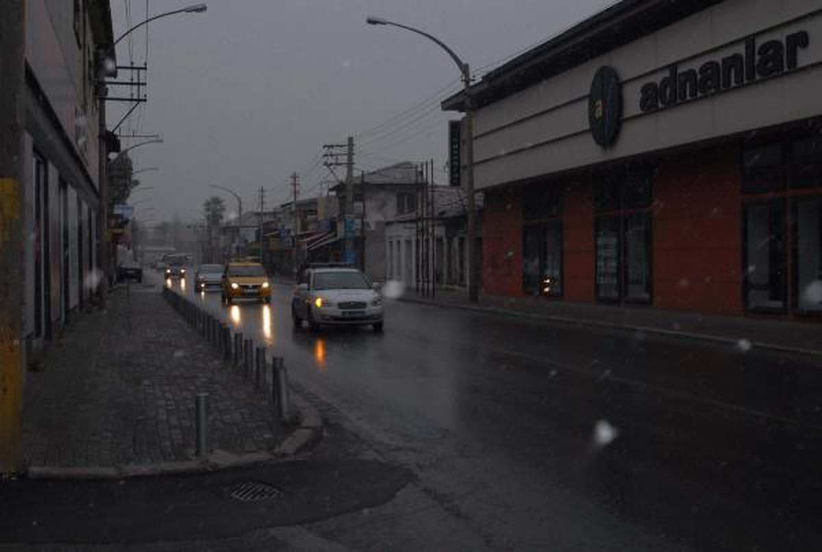 İzmir\'de Kar Yağışı Başladı
