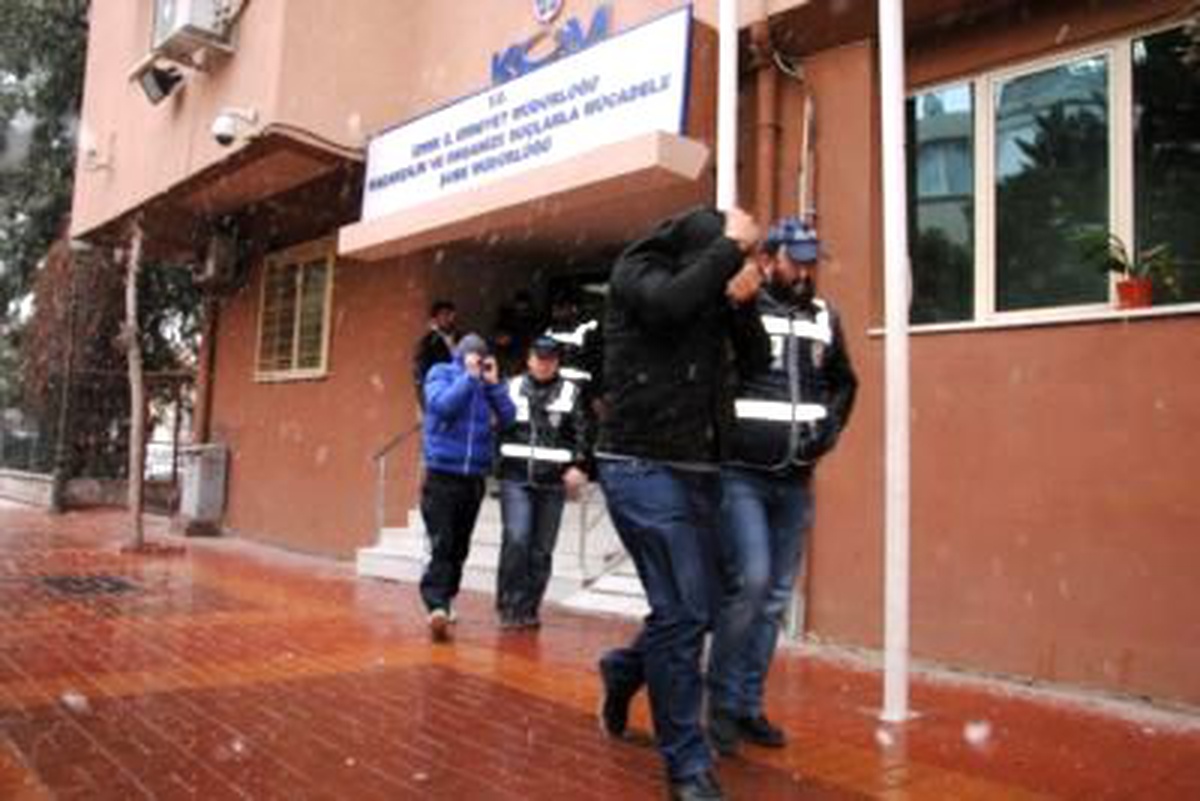 İzmir'de Zehir Tacirlerine Vurgun