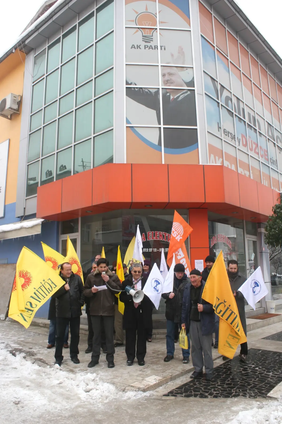 Kesk\'ten AK Parti Ününde Eylem