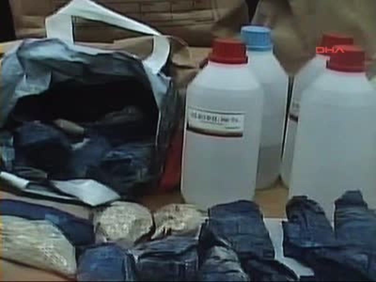 Kosova Polisi İşbirliğinde Operasyon Düzenledi Kosova Polisi, Türk Polisinin Yardımıyla 10 Kosova...