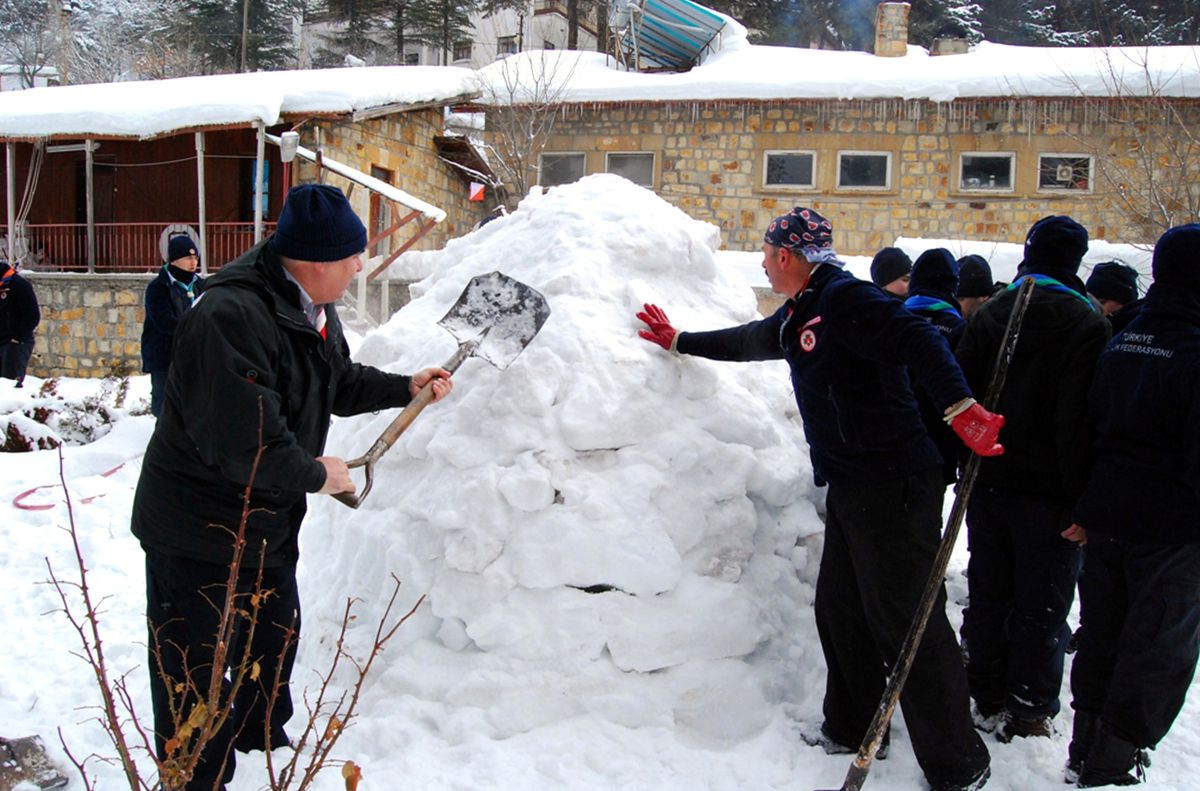 Murat Dağı\'ndaki Eksi 15 Derecelik Soğuk İzcileri Durduramadı