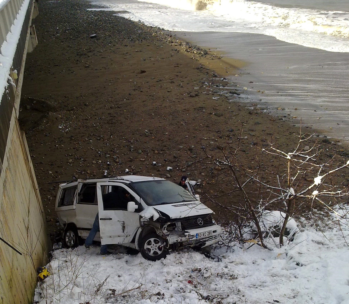 Rize'de Gizli Buzlanma Trafik Kazası'na Neden Oldu: 2 Yaralı