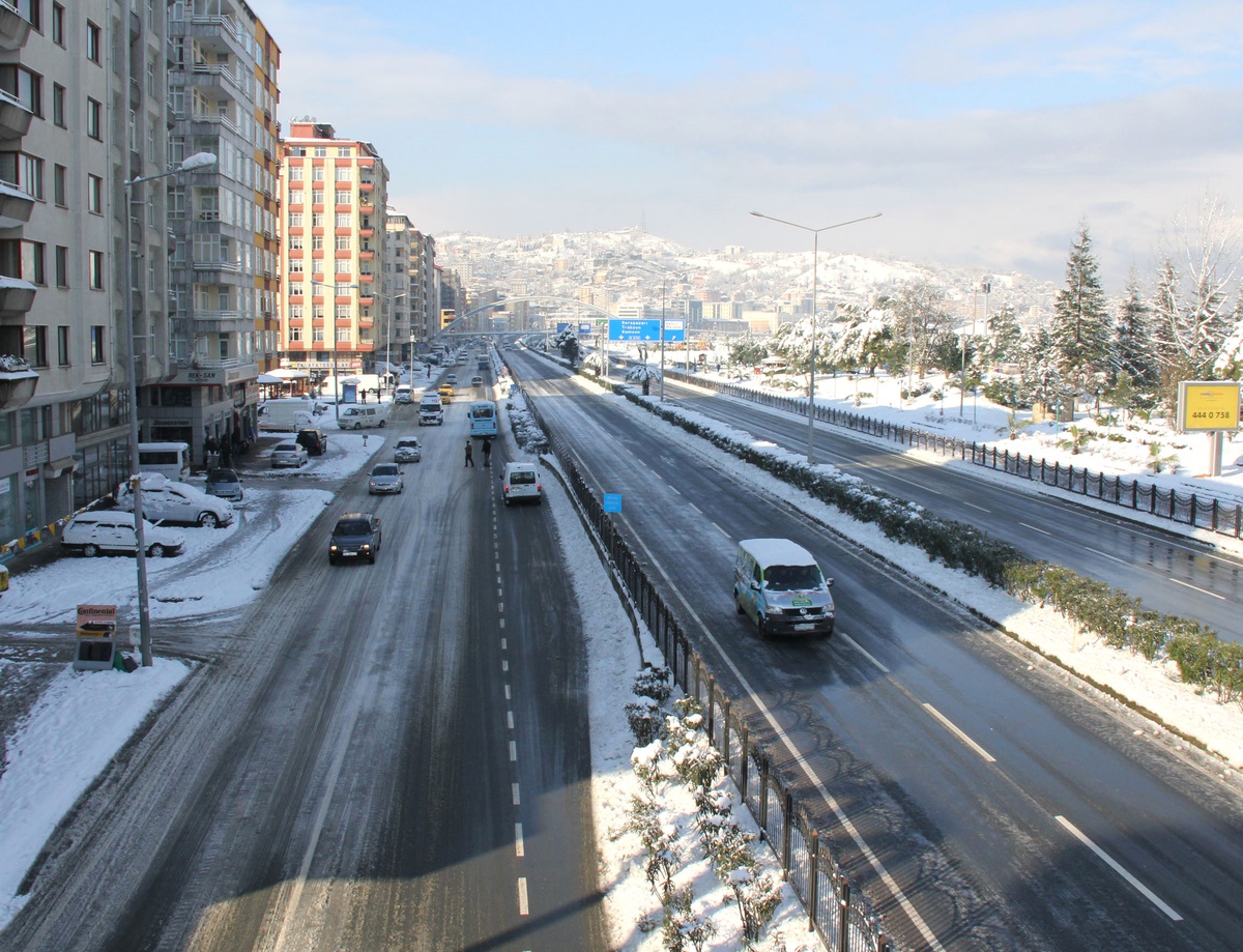 Rize'de Soğuk Hava ve Kar Yağışı Hayatı Olumsuz Etkiliyor