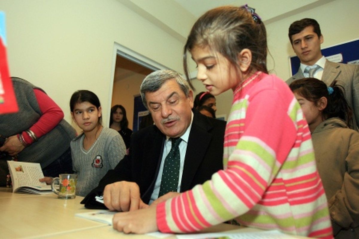 Roman Çocuklarına Öğretmenlik Yaptı
