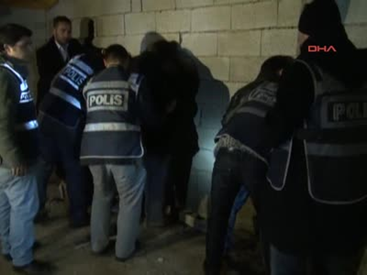 Şanlıurfa Polisten 'Çelik Kasa' Kazısı Polisten 'Çelik Kasa' Kazısı