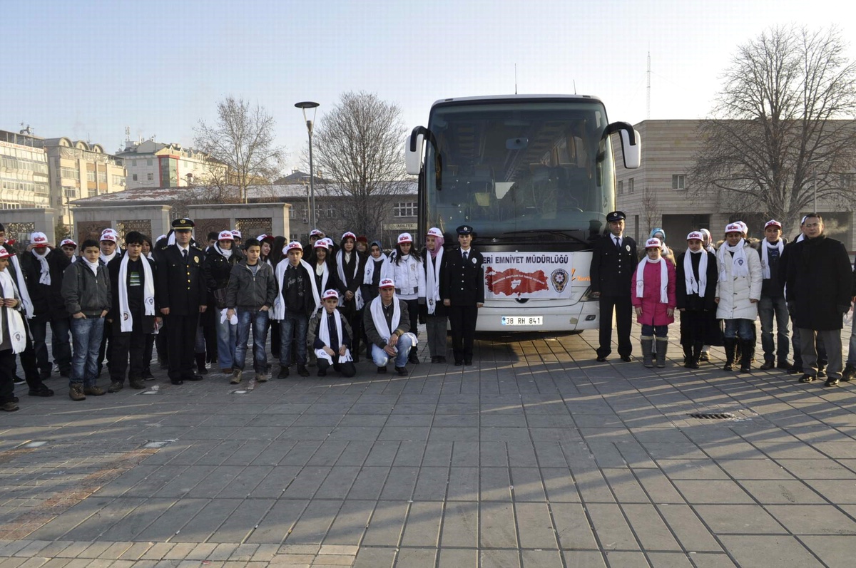 Şehit ve Gazi Çocuklarına Emniyetten Sömestr Hediyesi