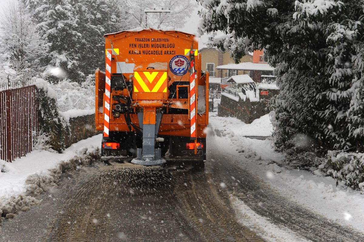 Trabzon Belediye Ekiplerinin Kar Mücadelesi