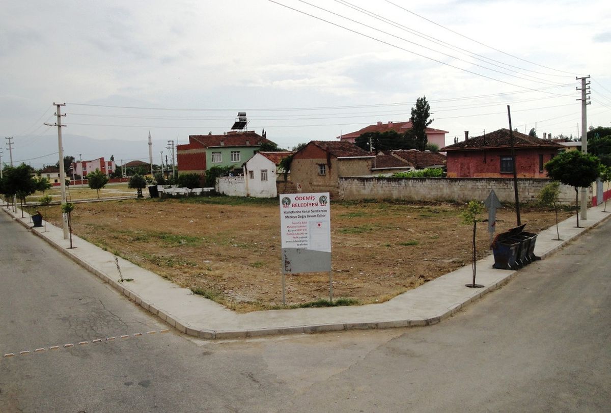 Üç Eylül Mahallesindeki Mahalle Evi\'nde İlk Kazma Vuruluyor