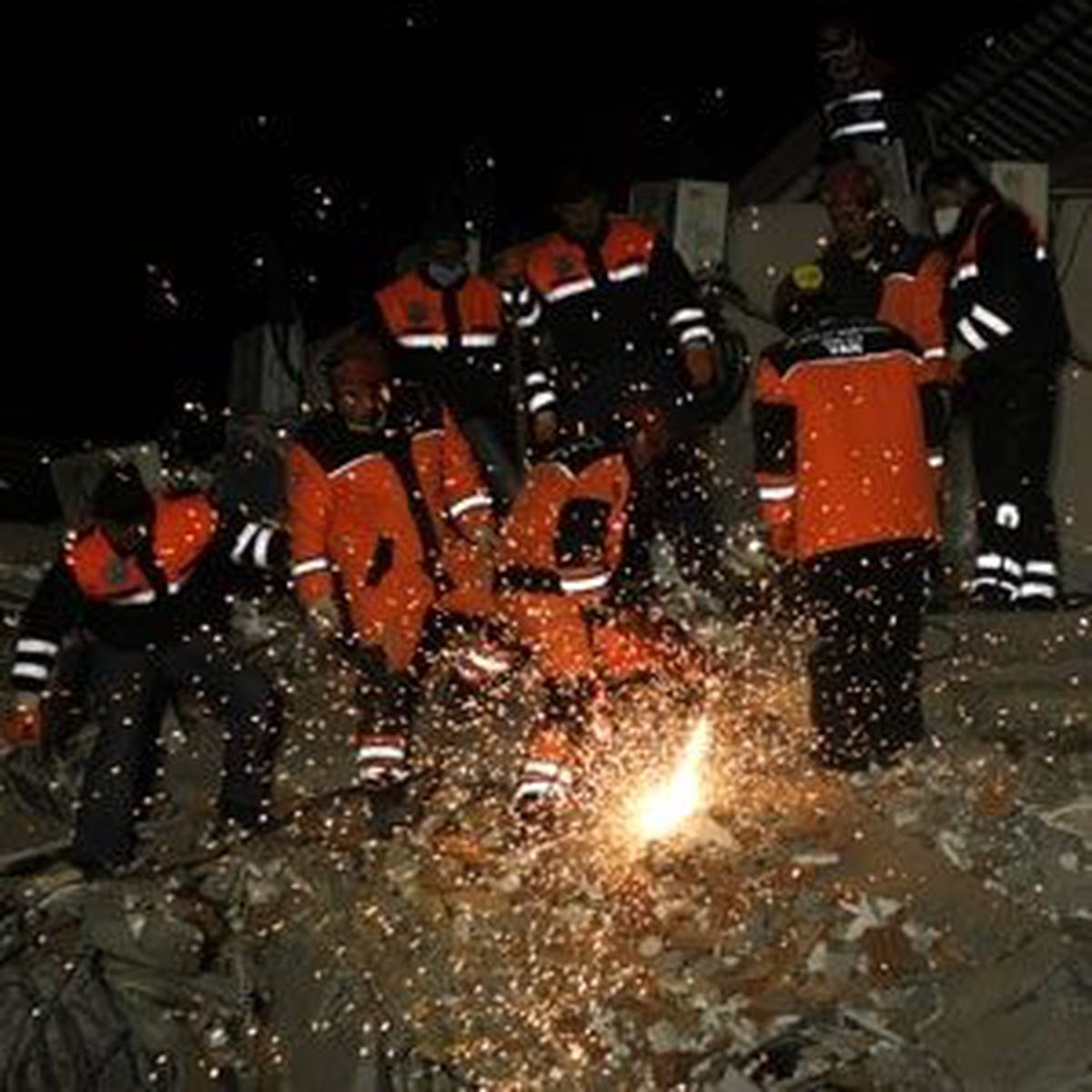 Van Depreminde Kaçan Tutuklu ve Hükümlülerin Büyük Bölümü Halen Firarda