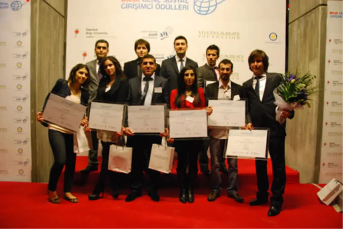 10 Genç Sosyal Girişimciye Ödül